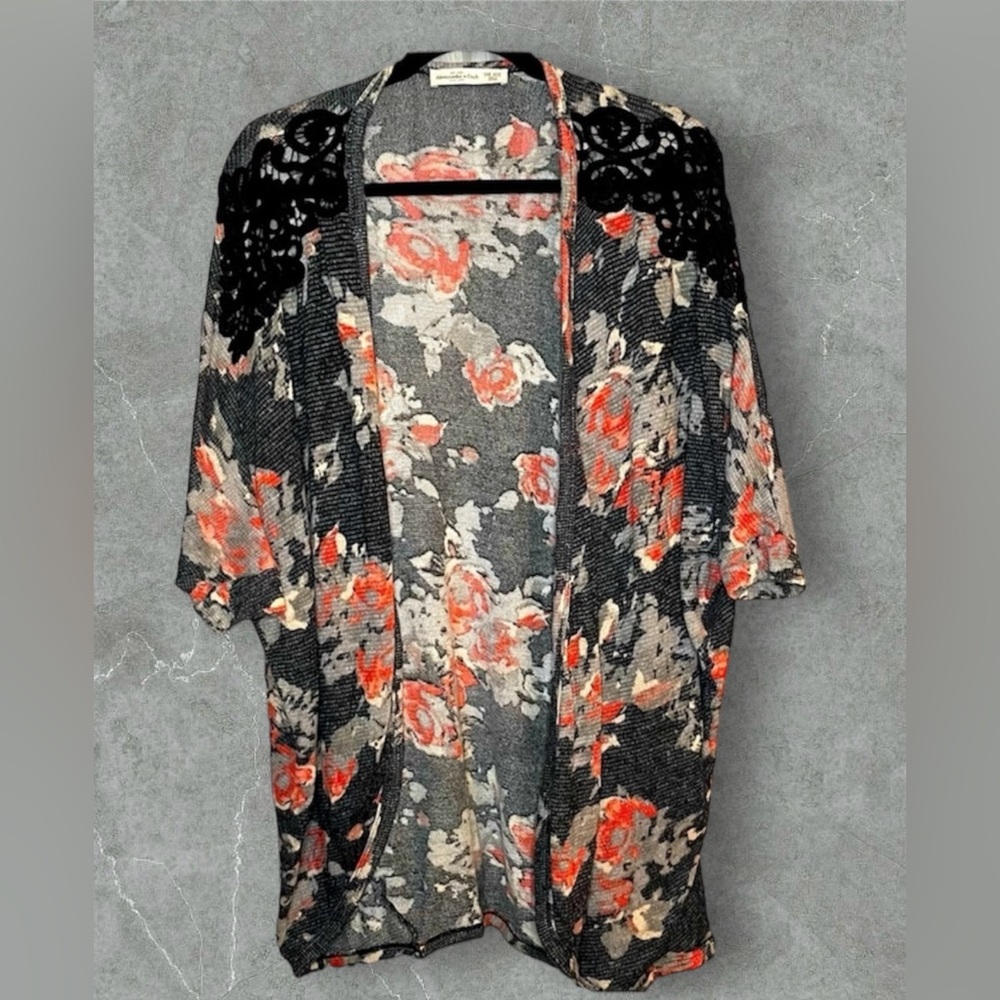 Itm 0003 Abercrombie & Fitch cardigan one size